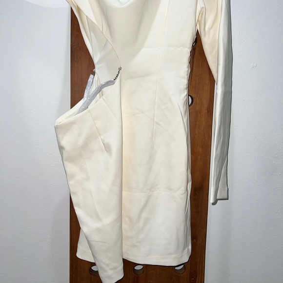 ASTR the Label Lavinia Dress in Off White - Picture 12 of 14